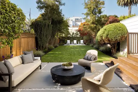 Exterior - 2264 Beach St, San Francisco, CA 94123 photo 4 of 6