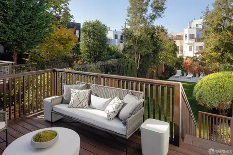 Exterior - 2264 Beach St, San Francisco, CA 94123 photo 5 of 6