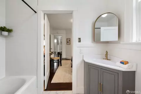 Bath - 19 Congo St, San Francisco, CA 94131 photo 1 of 2