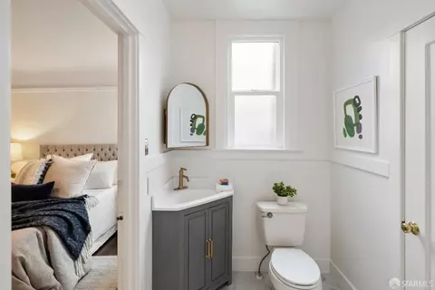 Bath - 19 Congo St, San Francisco, CA 94131 photo 2 of 2