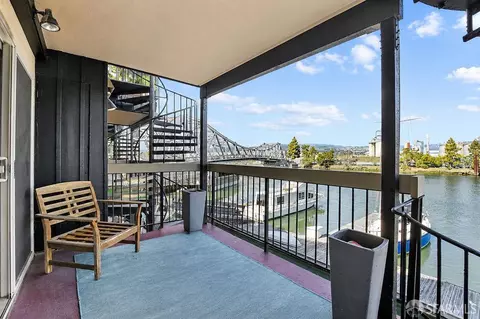 Exterior - 2022 High St #D, Alameda, CA 94501 photo 1 of 3