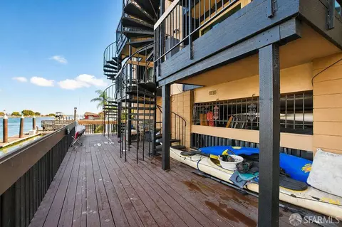 Exterior - 2022 High St #D, Alameda, CA 94501 photo 2 of 3