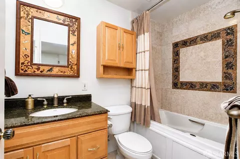 Bath - 2022 High St #D, Alameda, CA 94501 photo 3 of 3