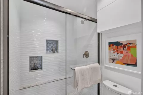 Bath - 925 Corbett Ave #103, San Francisco, CA 94131 photo 2 of 2