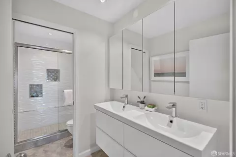 Bath - 925 Corbett Ave #103, San Francisco, CA 94131 photo 1 of 2