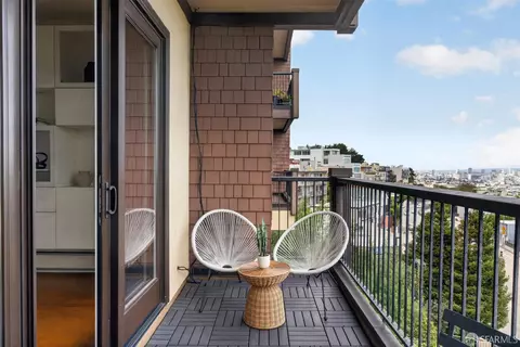 Exterior - 925 Corbett Ave #103, San Francisco, CA 94131 photo 2 of 5