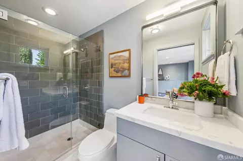 Bath - 941 Diamond St, San Francisco, CA 94114 photo 7 of 7