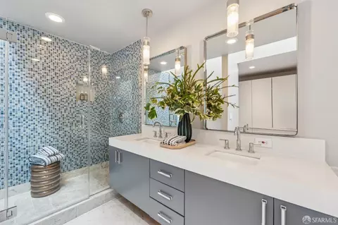 Bath - 941 Diamond St, San Francisco, CA 94114 photo 5 of 7