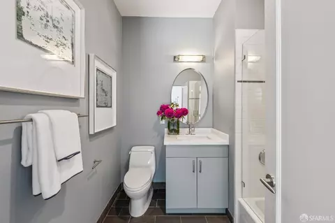 Bath - 941 Diamond St, San Francisco, CA 94114 photo 2 of 7