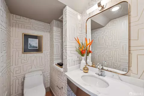 Bath - 941 Diamond St, San Francisco, CA 94114 photo 1 of 7