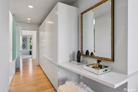 Entry Way - 941 Diamond St, San Francisco, CA 94114 photo 3 of 6