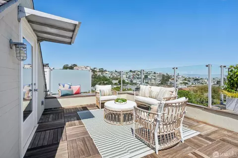 Exterior - 941 Diamond St, San Francisco, CA 94114 photo 5 of 14