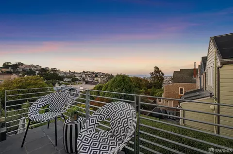 Exterior - 941 Diamond St, San Francisco, CA 94114 photo 2 of 14