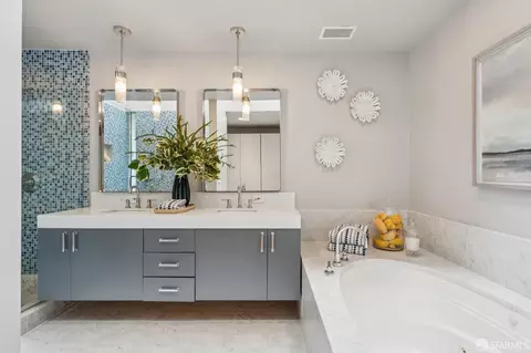 Bath - 941 Diamond St, San Francisco, CA 94114 photo 4 of 7