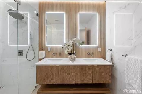 Bath - 755 Duncan St, San Francisco, CA 94131 photo 4 of 7