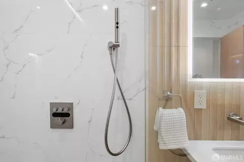 Bath - 755 Duncan St, San Francisco, CA 94131 photo 6 of 7