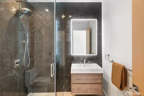 Bath - 755 Duncan St, San Francisco, CA 94131 photo 3 of 7