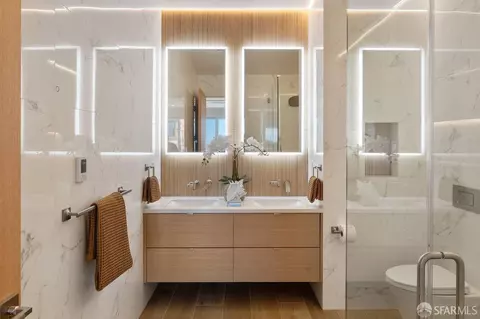 Bath - 755 Duncan St, San Francisco, CA 94131 photo 1 of 7