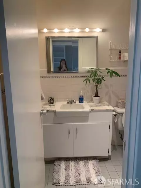 Bath - 2601 College Ave #207, Berkeley, CA 94704 photo 1 of 1