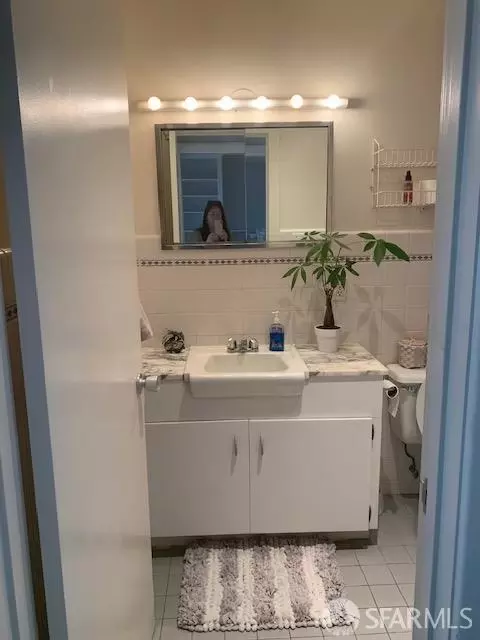 Bath - 2601 College Ave #207, Berkeley, CA 94704 photo 1 of 1