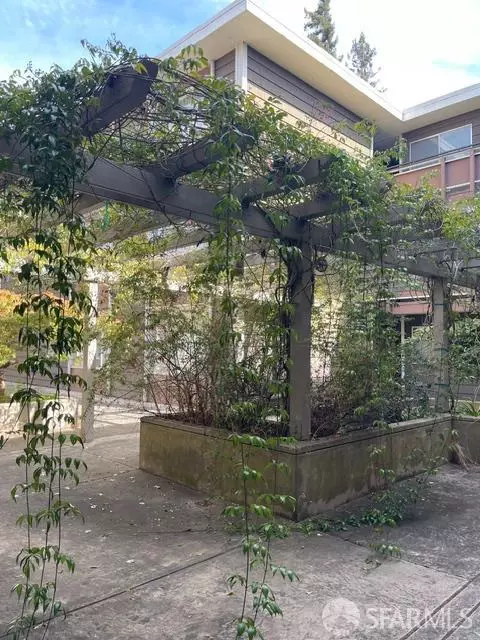 Exterior - 2601 College Ave #207, Berkeley, CA 94704 photo 3 of 4