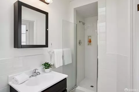 Bath - 20 Forest View Dr, San Francisco, CA 94132 photo 2 of 5