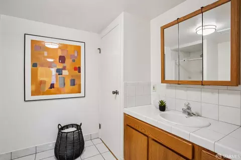 Bath - 20 Forest View Dr, San Francisco, CA 94132 photo 4 of 5