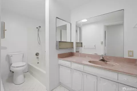 Bath - 876 46th Ave, San Francisco, CA 94121 photo 3 of 3