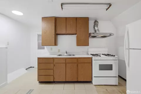 Kitchen - 876 46th Ave, San Francisco, CA 94121 photo 6 of 6