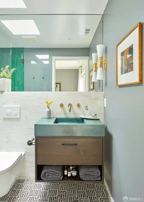 Bath - 44 Dellbrook Ave, San Francisco, CA 94131 photo 1 of 5