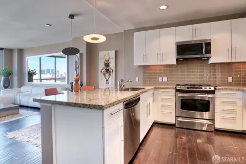 325 Berry St #712, San Francisco, CA 94158