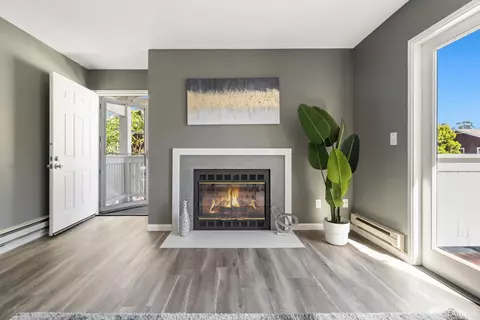 240 Marina Lakes Dr, Richmond, CA 94804