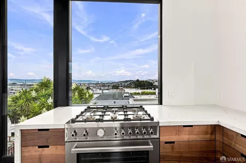 Kitchen - 75 Bronte St, San Francisco, CA 94110 photo 7 of 8