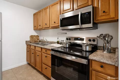 Kitchen - 30 Quickstep Ln #2, San Francisco, CA 94115 photo 3 of 4