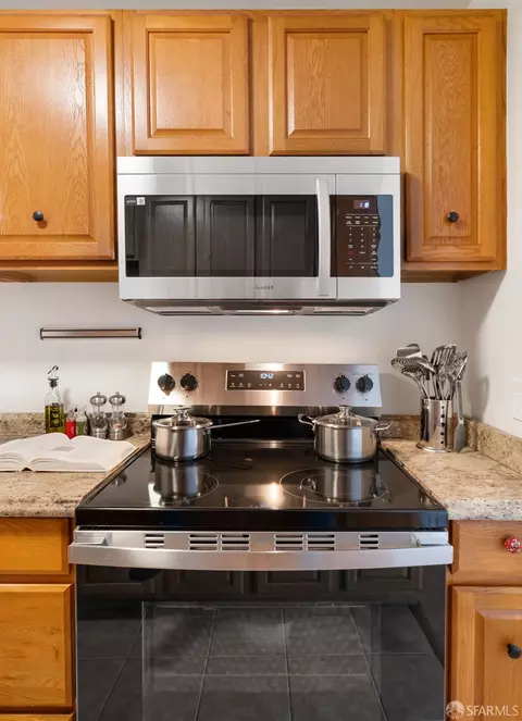 Kitchen - 30 Quickstep Ln #2, San Francisco, CA 94115 photo 4 of 4
