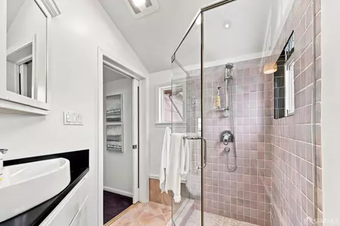 Bath - 2135 45th Ave, San Francisco, CA 94116 photo 3 of 4