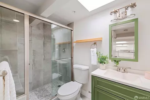 Bath - 1451 13th St #5, Oakland, CA 94607 photo 2 of 2