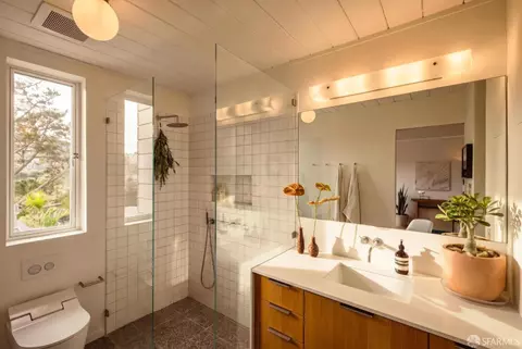 Bath - 190 Amber Dr, San Francisco, CA 94131 photo 2 of 4