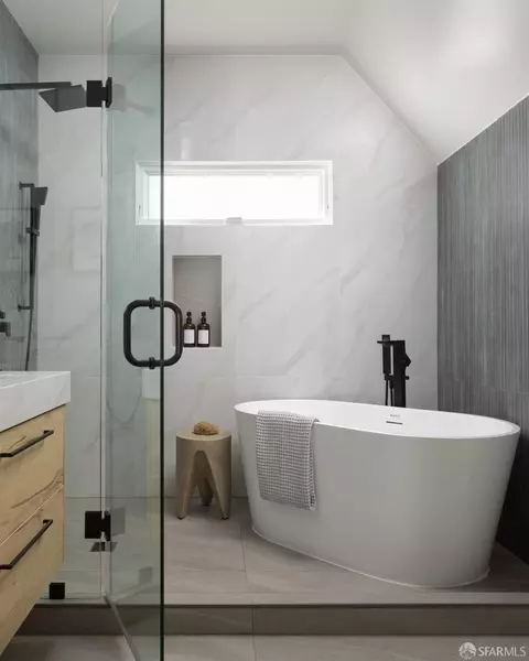 Bath - 114 10th Ave, San Francisco, CA 94118 photo 1 of 2