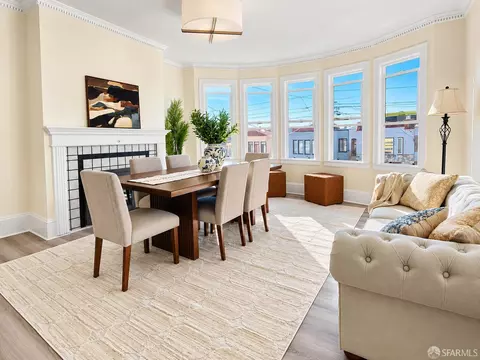 Dining - 363 Munich St, San Francisco, CA 94112 photo 1 of 4