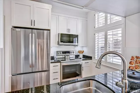 Kitchen - 2075 Sutter St #233, San Francisco, CA 94115 photo 4 of 4