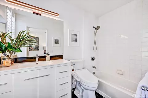 Bath - 2075 Sutter St #233, San Francisco, CA 94115 photo 1 of 3