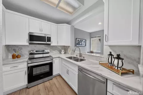 Kitchen - 7003 Stagecoach Rd #D, Dublin, CA 94568 photo 5 of 5