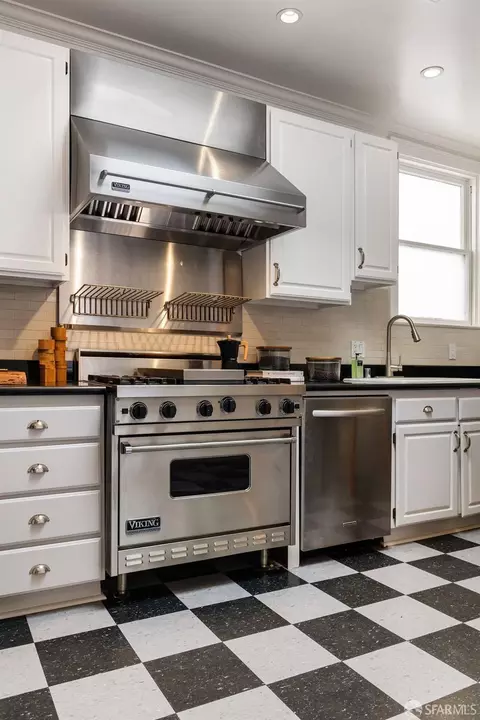Kitchen - 907 Treat Ave, San Francisco, CA 94110 photo 3 of 5
