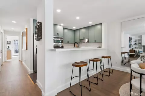Entry Way - 511 Linden St #A, San Francisco, CA 94102 photo 2 of 4