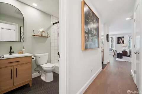 Entry Way - 511 Linden St #A, San Francisco, CA 94102 photo 3 of 4