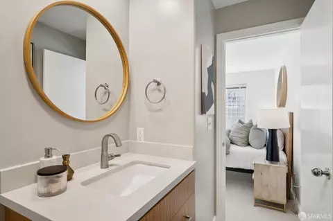 Bath - 511 Linden St #A, San Francisco, CA 94102 photo 2 of 3