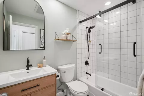 Bath - 511 Linden St #A, San Francisco, CA 94102 photo 3 of 3