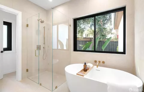 Bath - 651 Stamm Ave, Mountain View, CA 94040 photo 4 of 9
