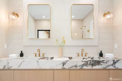 Bath - 651 Stamm Ave, Mountain View, CA 94040 photo 2 of 9